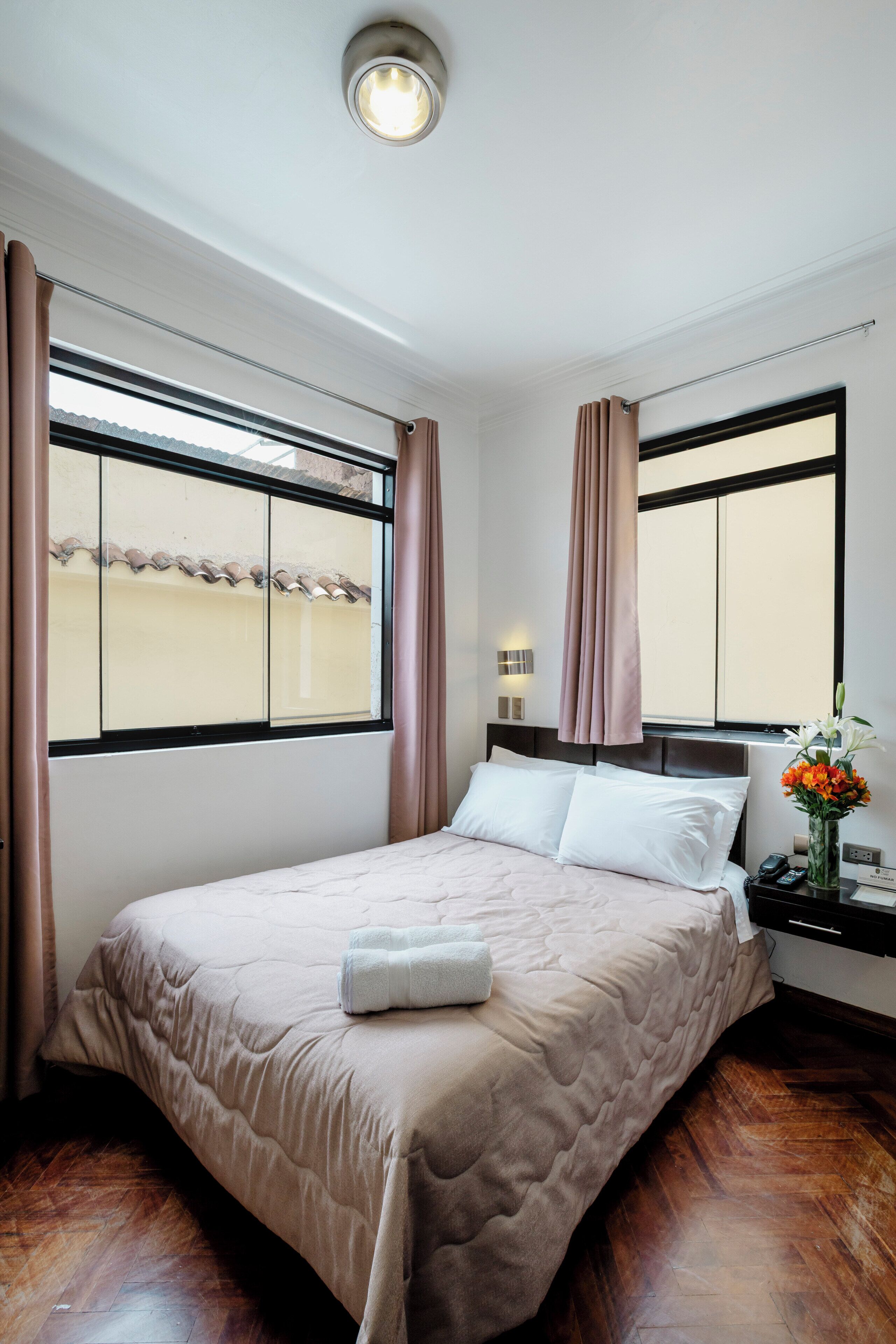 Yhden hengen standard-huone, 1 yhden hengen sänky | Untuvapeitot, tallelokero huoneessa, yksilöllisesti sisustettu