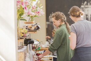 Desayuno continental gratuito y diario