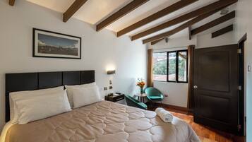 Comfort Apartment | Down duvets, in-room safe, individually decorated