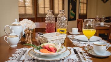 Free daily cooked-to-order breakfast