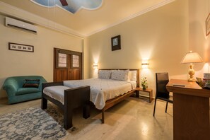 Superior Double Room, 1 King Bed | In-room safe, iron/ironing board, free WiFi, bed sheets - Hotel Casa Castel (Cartagena)