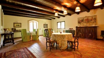 Breakfast area