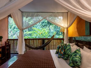 Amazon Suite | Sengetøy av topp kvalitet, safe på rommet og skrivebord for bærbar PC