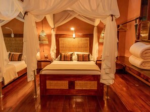 Premium Room | Premium bedding, in-room safe, laptop workspace, bed sheets - Posada Amazonas (Tambopata)
