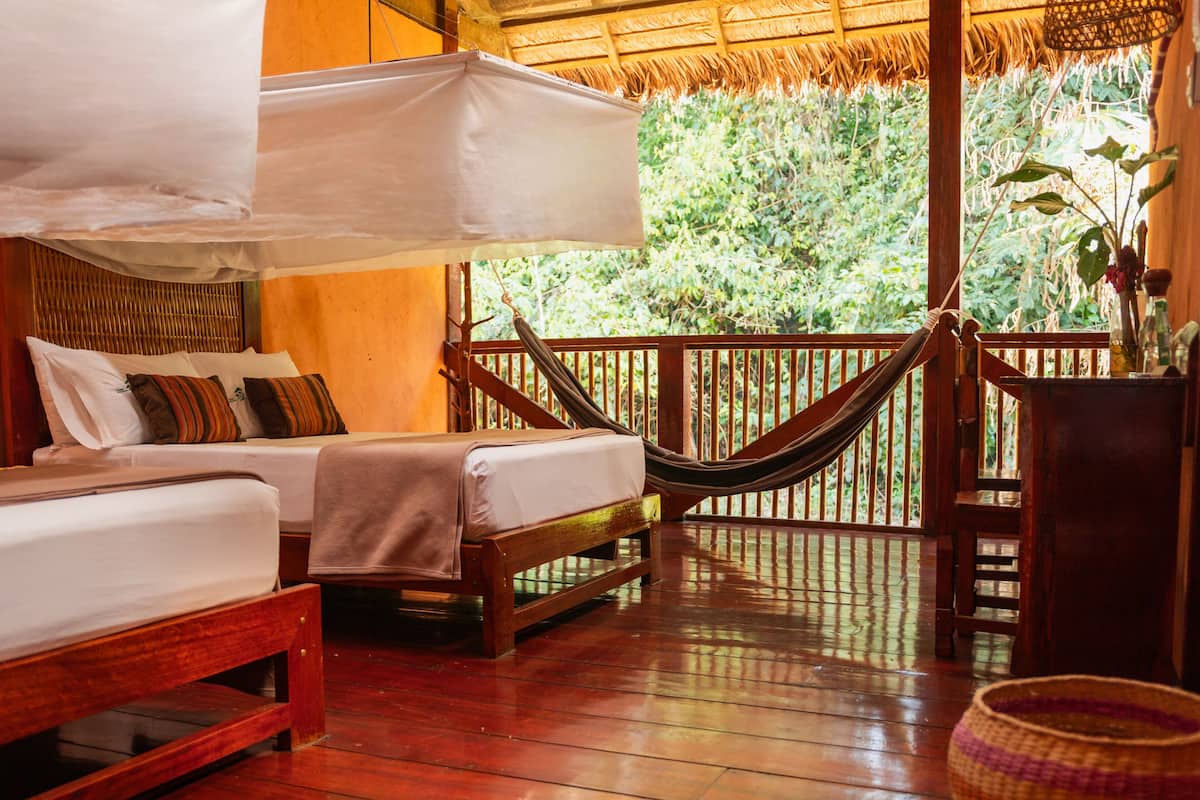 Rainforest Comfort Twin Room | Ropa de cama de alta calidad y caja de seguridad en la habitación