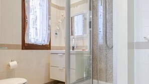 Chambre Double, salle de bains attenante | Salle de bain