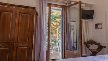 特色装修、特色家居、办公桌、隔音