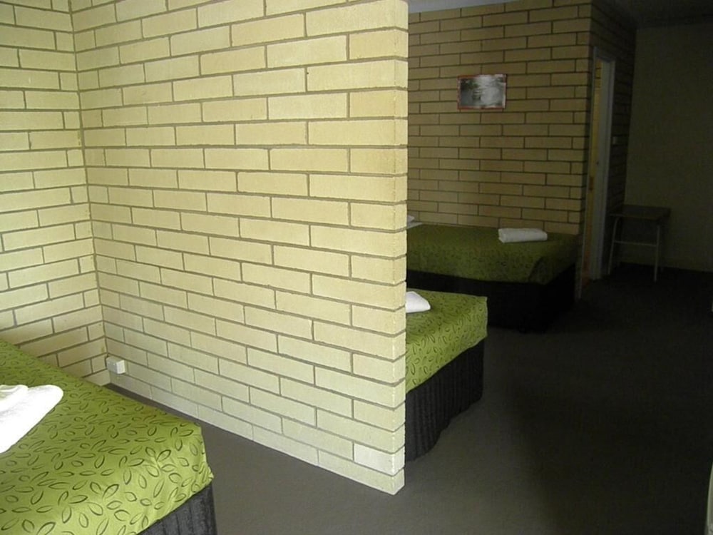 7th Street Motel photo 6