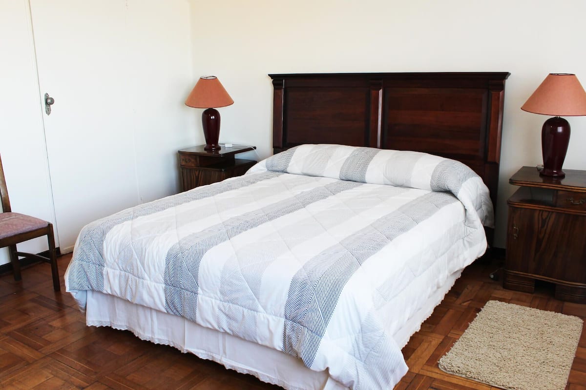 Premium-Doppelzimmer, eigenes Bad | Hochwertige Bettwaren, Daunenbettdecken, Select-Comfort-Betten, Minibar