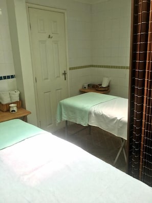 Couples treatment room(s), sauna, body treatments, mud baths