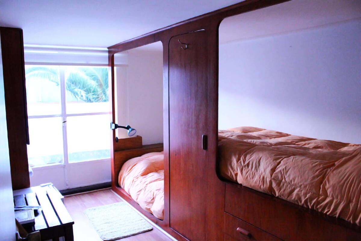 Standard-Zweibettzimmer, Balkon, Blick auf den Innenhof | Hochwertige Bettwaren, Daunenbettdecken, Select-Comfort-Betten, Minibar