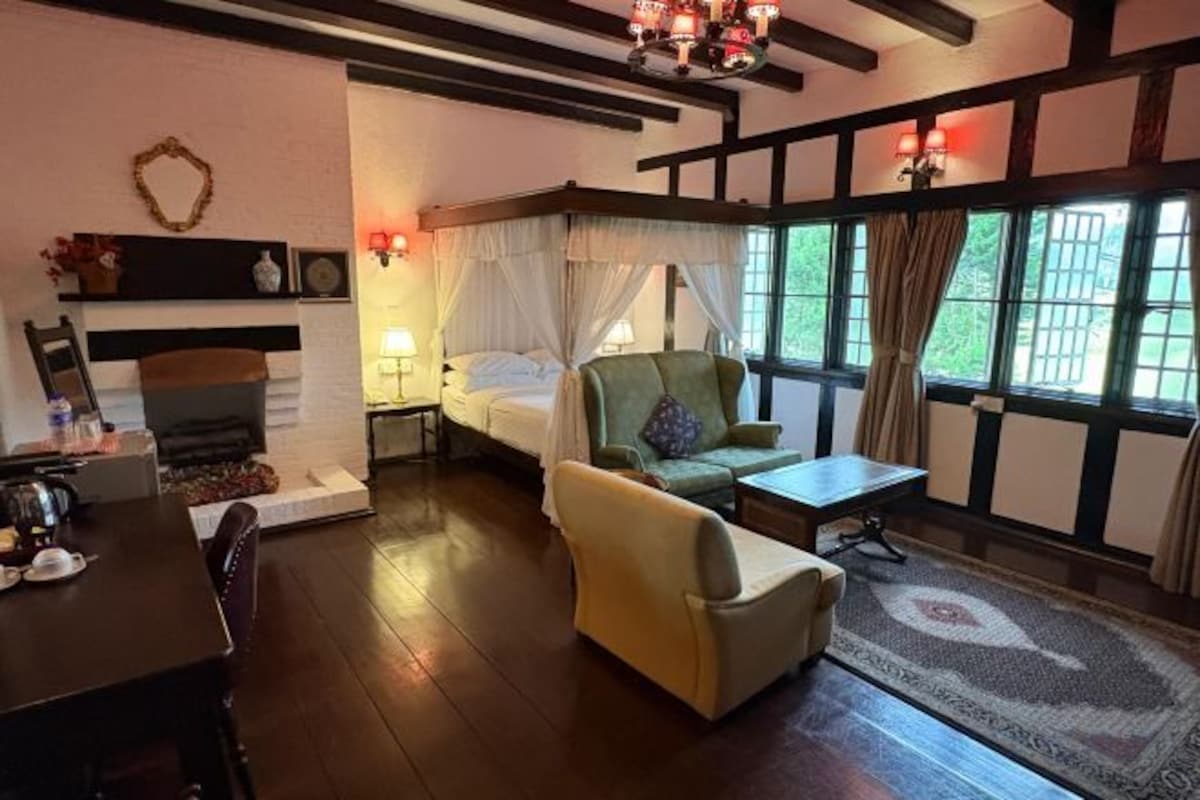 Minibar, desk, iron/ironing board (on request), WiFi (free)