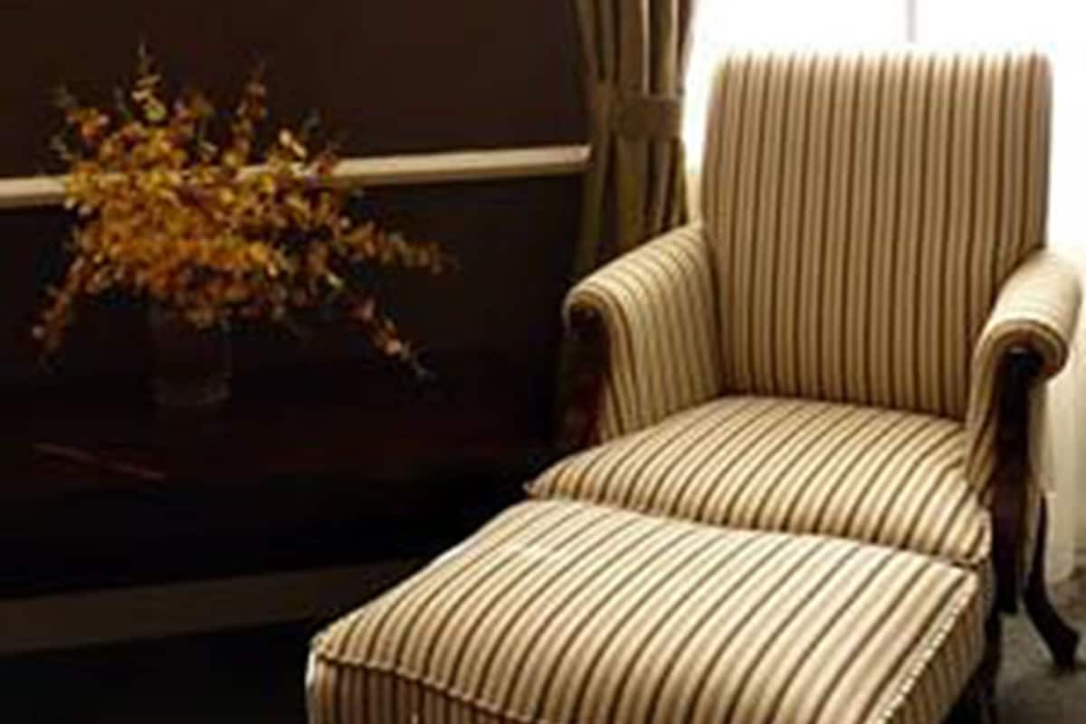 Habitación doble Deluxe, 1 cama Queen size, vista a la colina | Minibar, decoración personalizada, muebles diferentes y escritorio