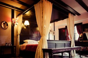 Minibar, individually decorated, individually furnished, desk - Smokehouse Hotel Cameron Highlands (Tanah Rata)