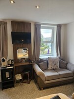 Superior Twin Room | Living area | TV