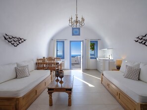 Living area - Kamares Apartments (Santorini)