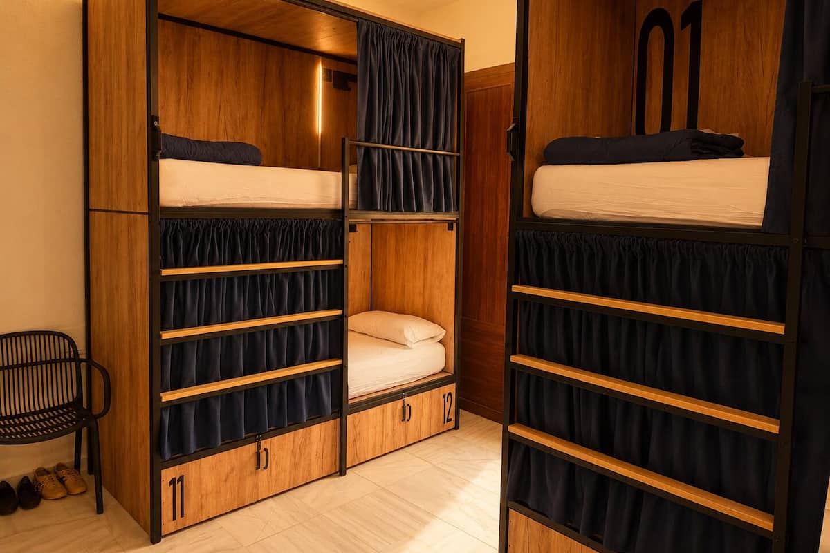 Colchones viscoelásticos, wifi gratis, ropa de cama