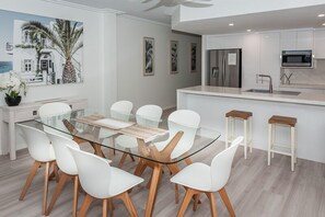 Living area - Oasis at Palm Cove (Palm Cove)