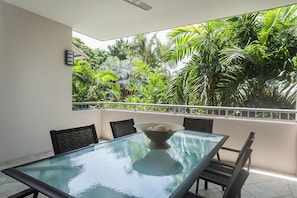 Garden view - Oasis at Palm Cove (Palm Cove)