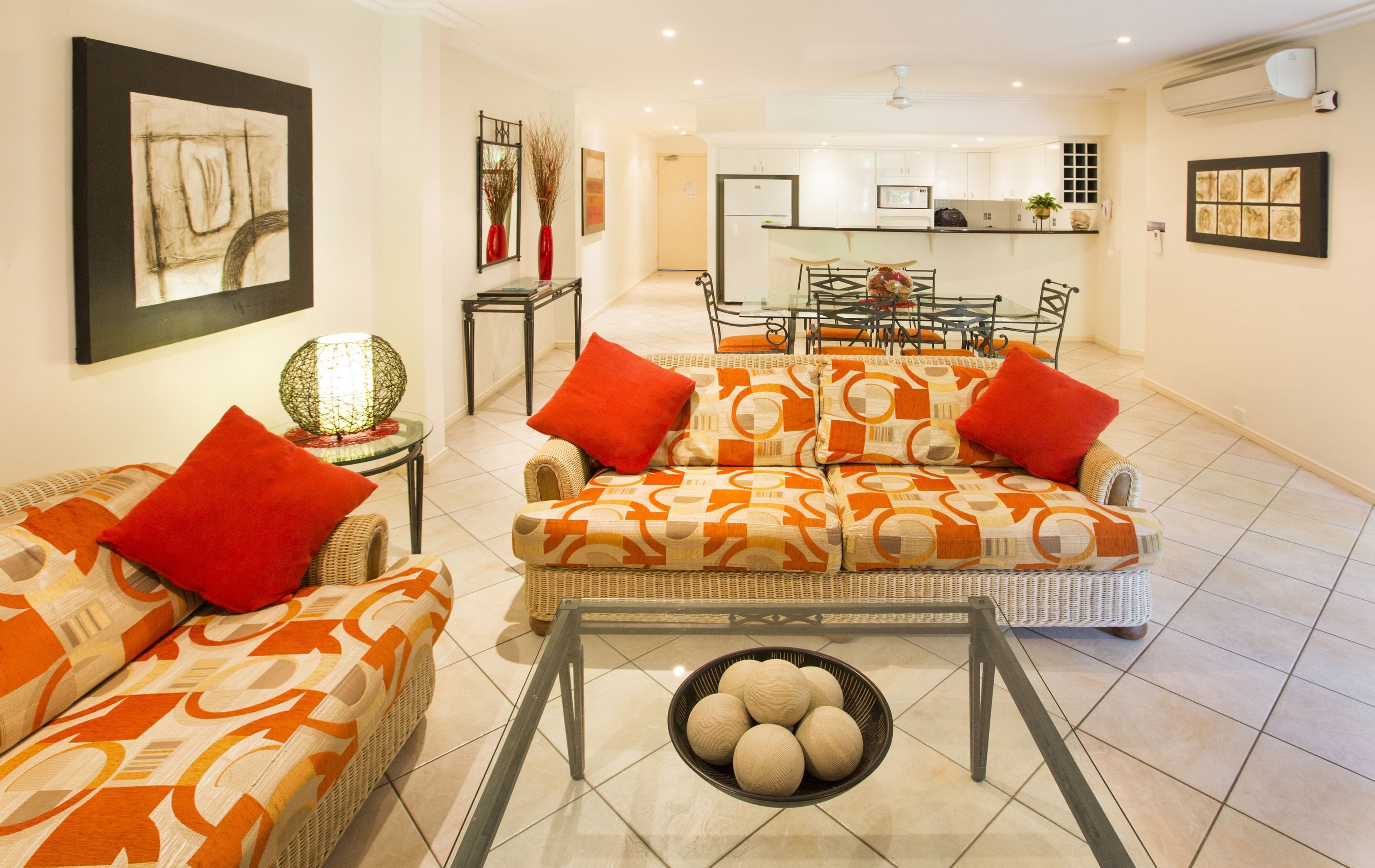 smart tv, dvd player, pay films