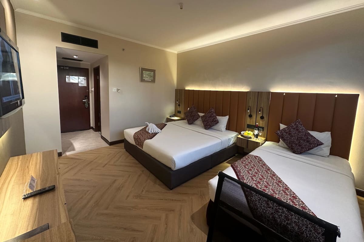 Minibar, desk, soundproofing, iron/ironing board