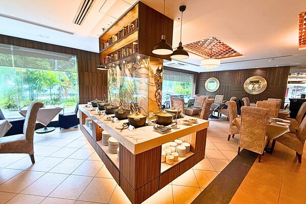 Daily buffet breakfast (MYR 40 per person)