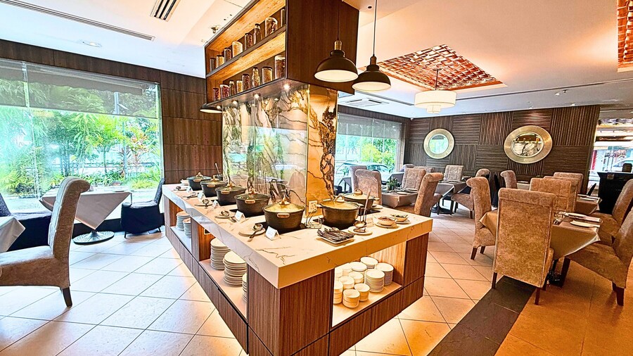 Howard Johnson by Wyndham Kota Kinabalu City Centre