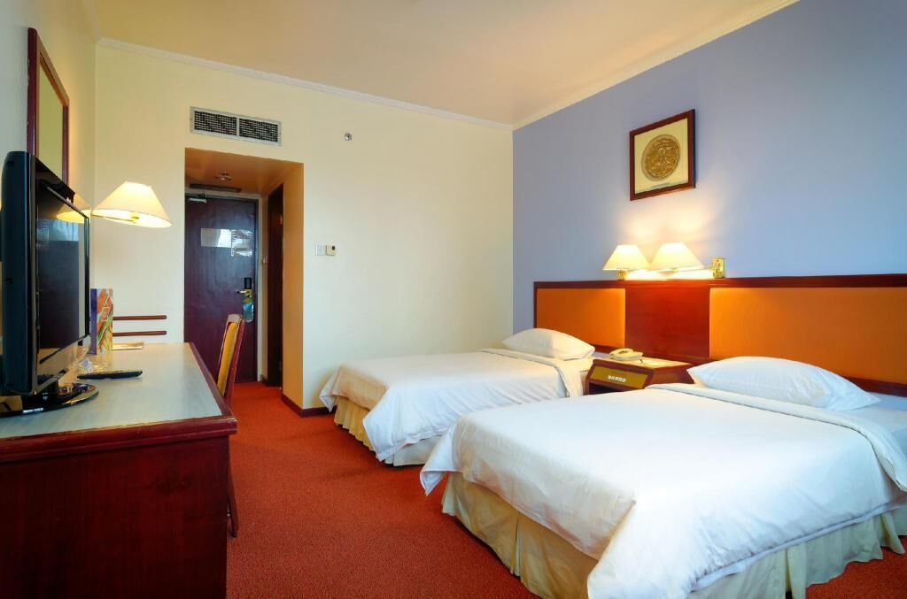 Minibar, desk, soundproofing, iron/ironing board