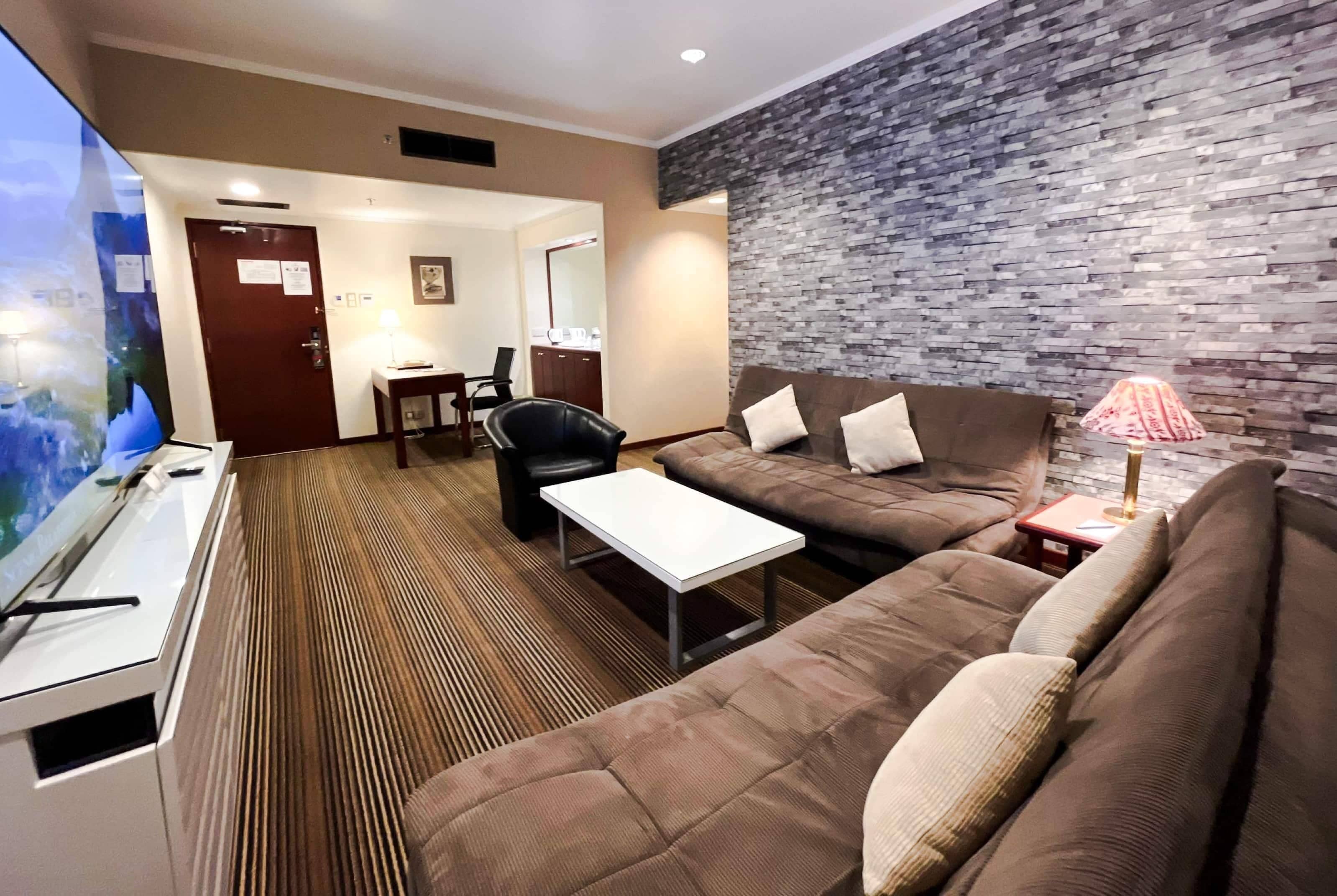 Minibar, desk, soundproofing, iron/ironing board