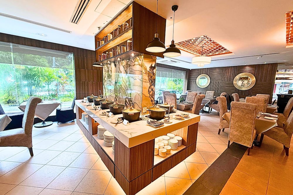 Howard Johnson by Wyndham Kota Kinabalu City Centre