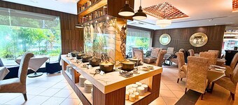 Howard Johnson by Wyndham Kota Kinabalu City Centre