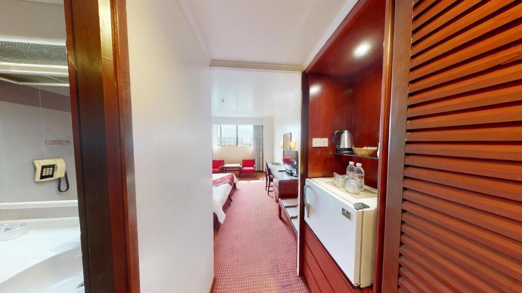 Minibar, desk, soundproofing, iron/ironing board