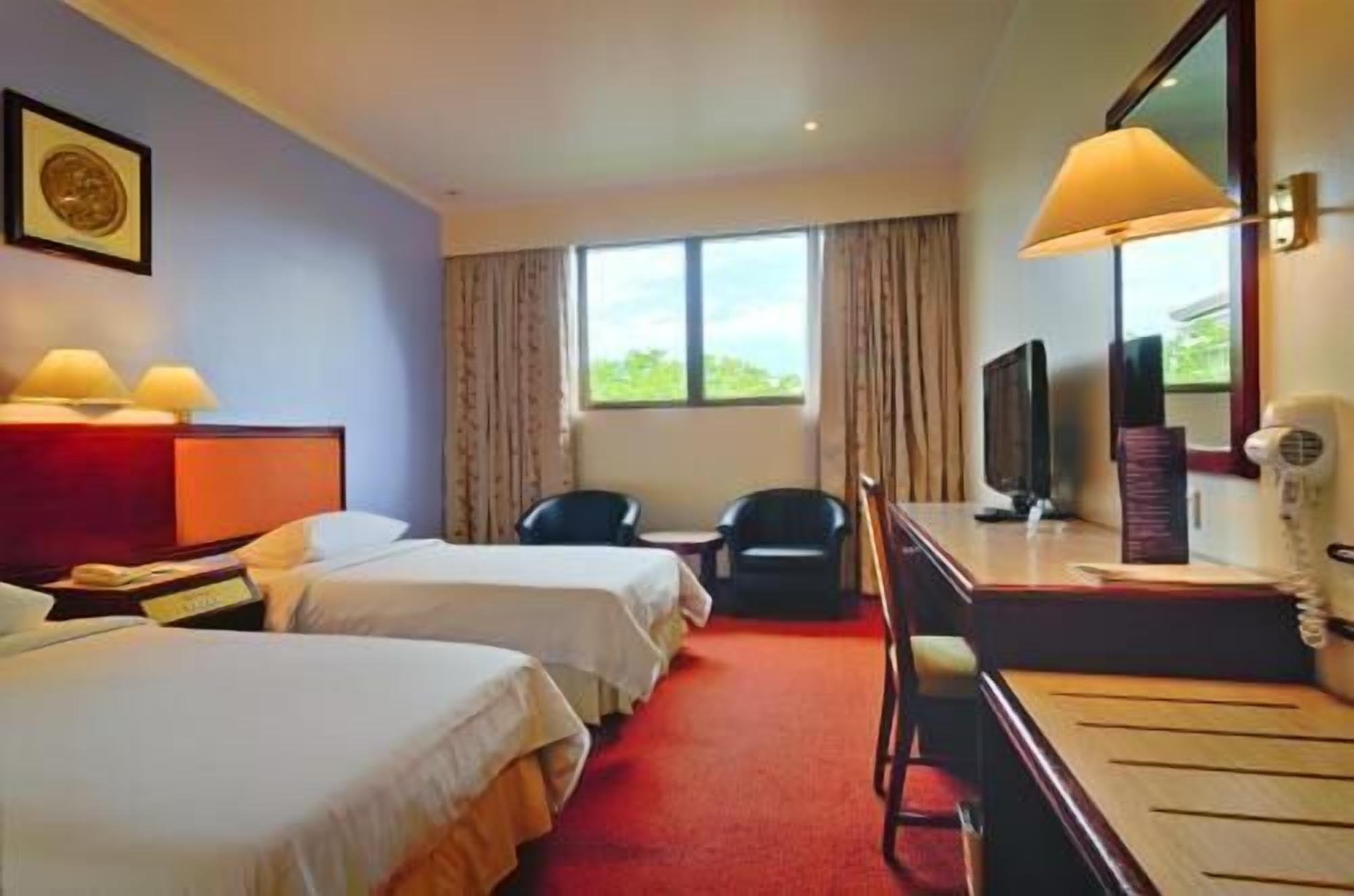 Minibar, desk, soundproofing, iron/ironing board