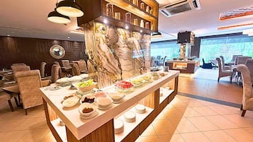 Tägliches Frühstücksbuffet (40 MYR pro Person)