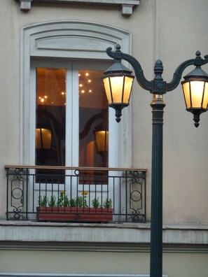 One bed in Shared Dormitory (6 People), Men only, Shared bathroom | Hypo-allergenic bedding, down comforters, in-room safe, blackout drapes - Hostal de la Barra - Hostel (Santiago)