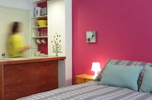 Hypo-allergenic bedding, down duvets, in-room safe, blackout curtains - Hostal de la Barra - Hostel (Santiago)