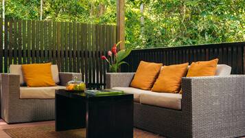 Suite Deluxe, 2 llits de matrimoni, terrassa, vistes al jardí | Terrassa o pati