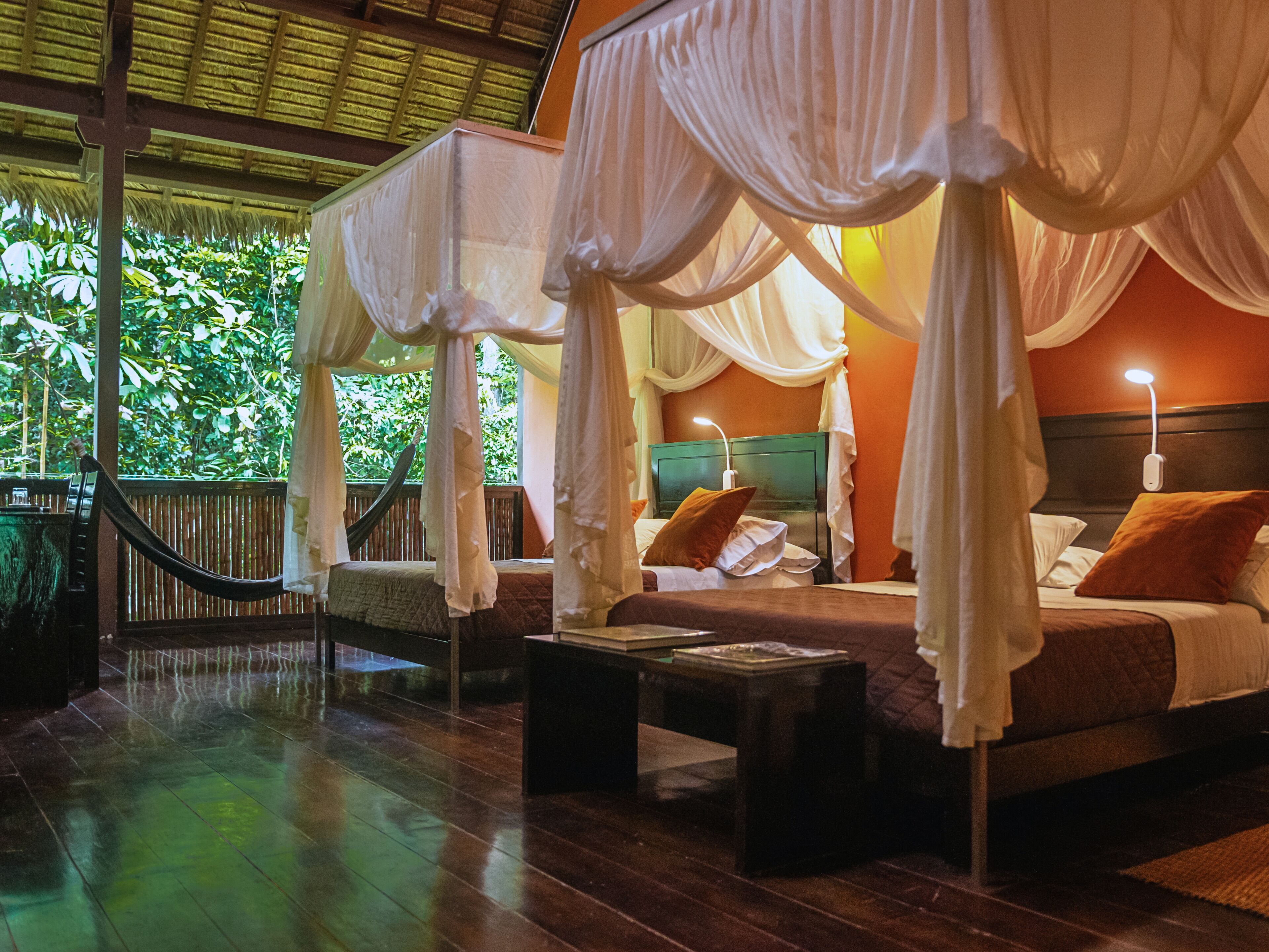 In-room safe, desk, bed sheets