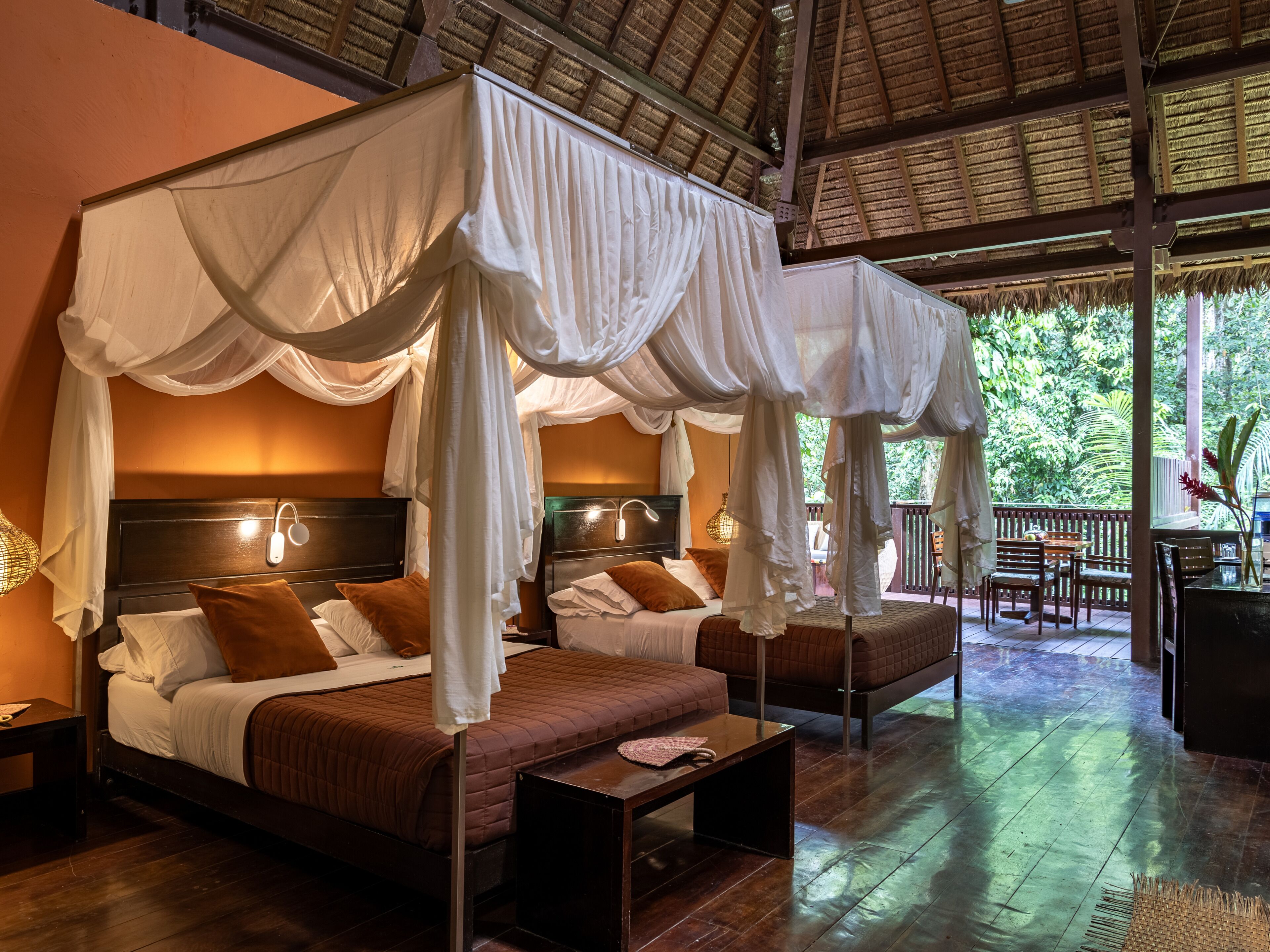 In-room safe, desk, bed sheets