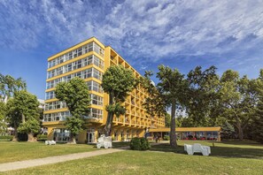Property entrance - Hotel Lido (Siofok)