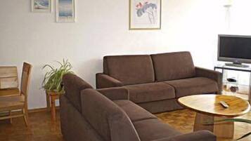 Large Family Apartment, 1 Bedroom, Mountain View | Living room | TV