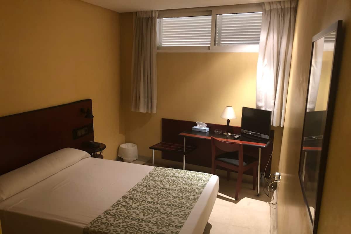 Ropa de cama de alta calidad y escritorio