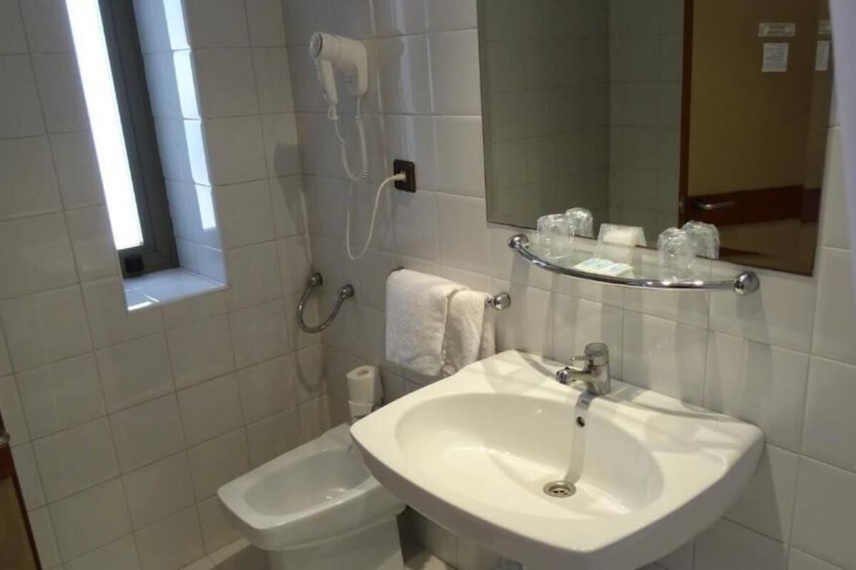Ducha y bañera combinadas y bañera profunda