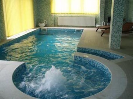 Indoor pool. Hotel Mirni Kutak