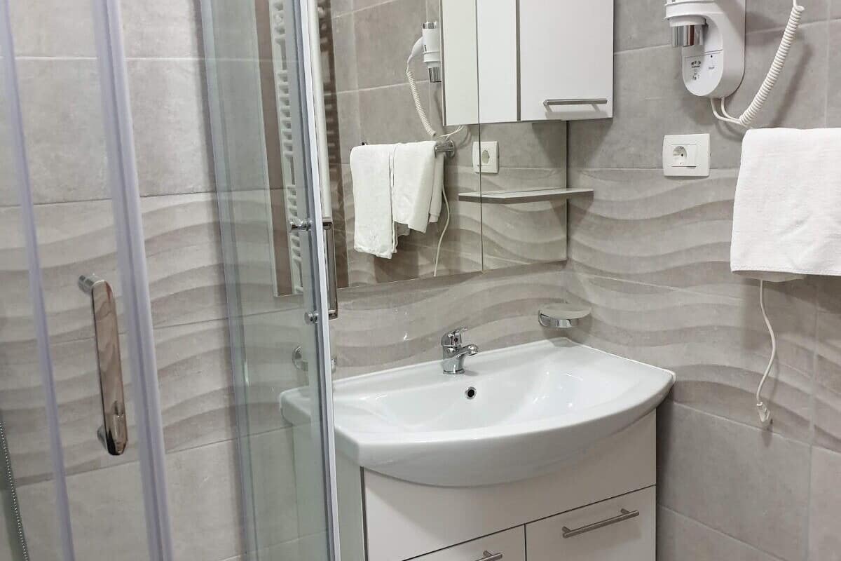 double or twin room | bathroom | free toiletries, hair dryer, slippers, bidet