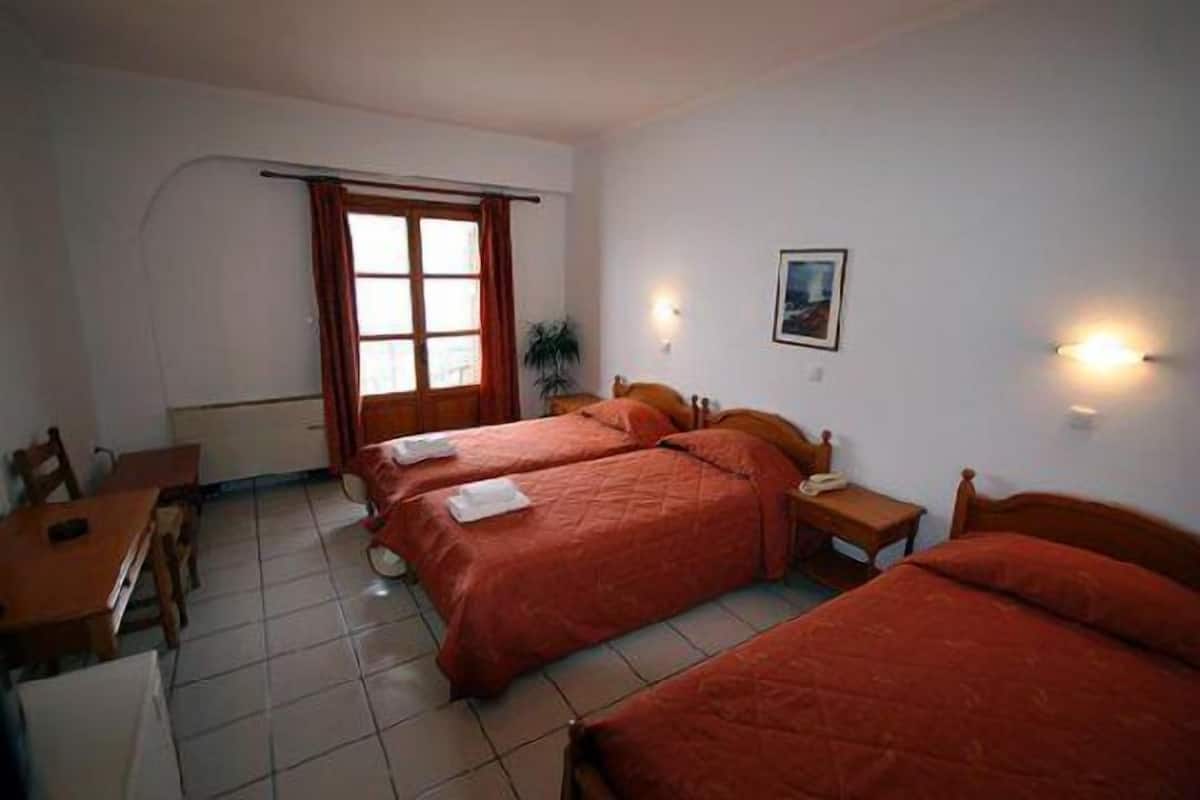 standard triple room | egyptian cotton sheets, pillow-top beds, iron/ironing board