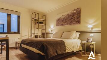 Quarto casal conforto, acessível | Roupas de cama premium, camas com colchões pillow-top, frigobar