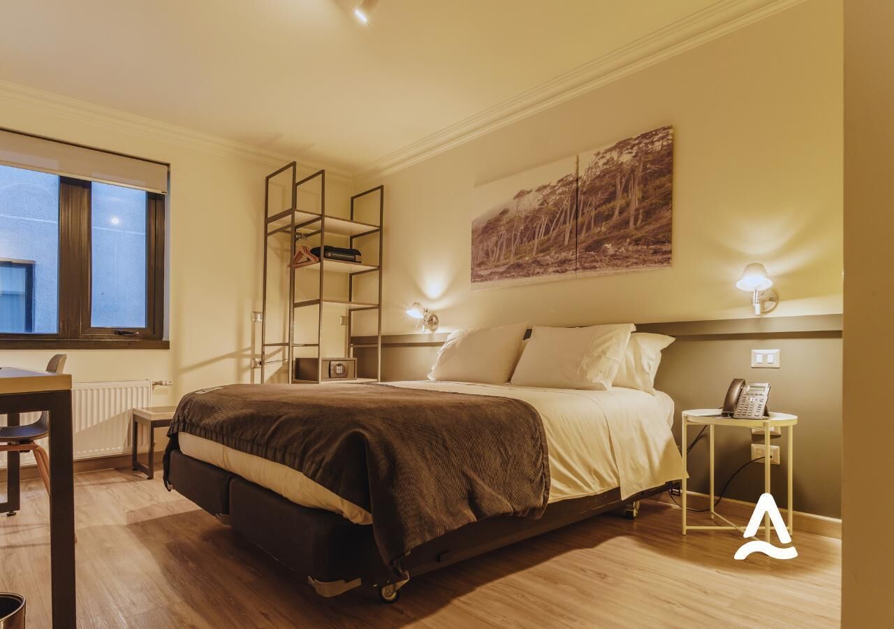 高档床上用品、加厚床垫、迷你吧、客房内保险箱