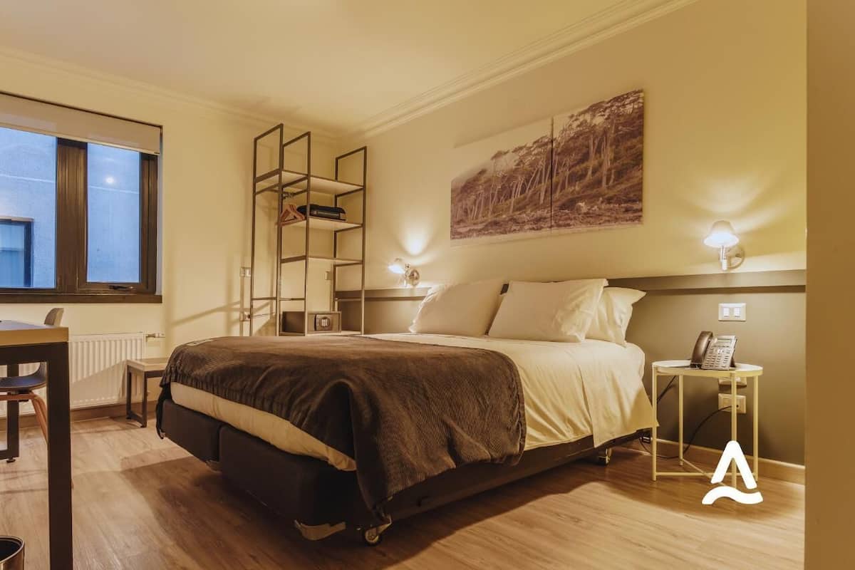 Premium bedding, pillowtop beds, minibar, in-room safe