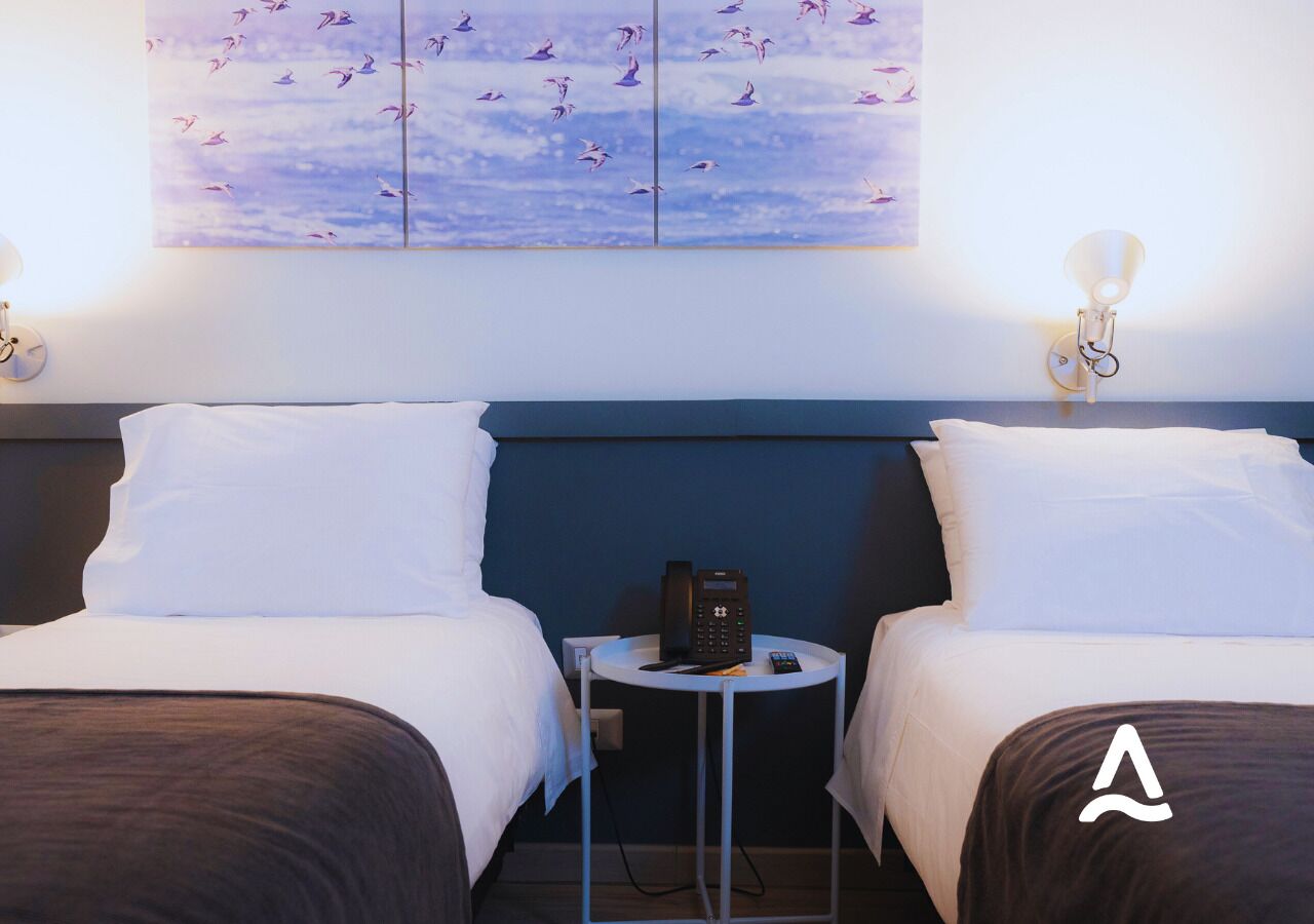 双床房 (Express) | 高档床上用品、加厚床垫、迷你吧、客房内保险箱